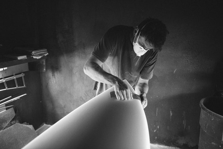 Frankie Cuda - Hand Shaping a surfboard / Surf-bored.com